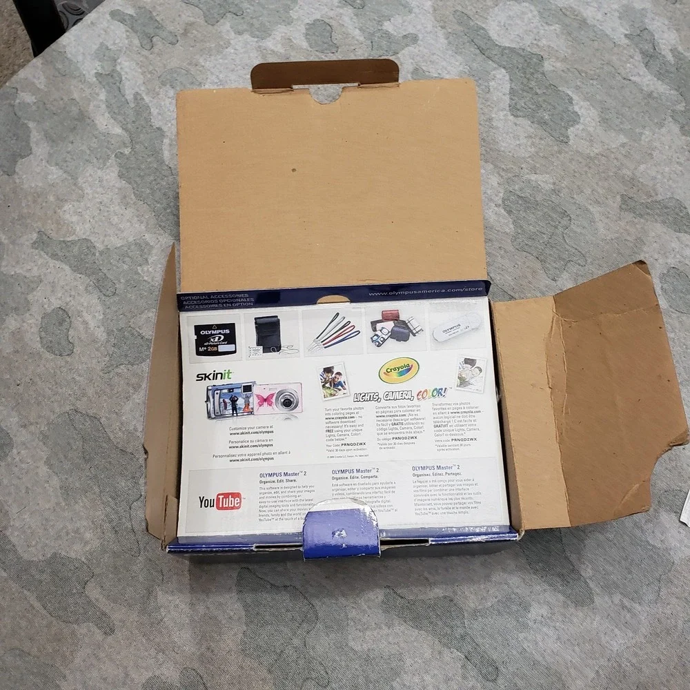 Olympus Stylus 7010 Digital Camera Silver Battery Charger‎ And Box